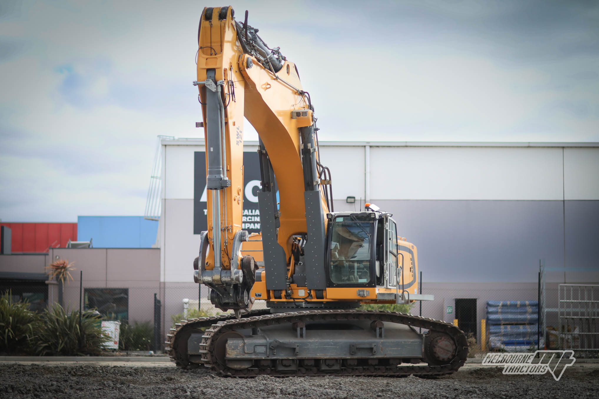 LIEBHERR R976HD EXCAVATOR image 3