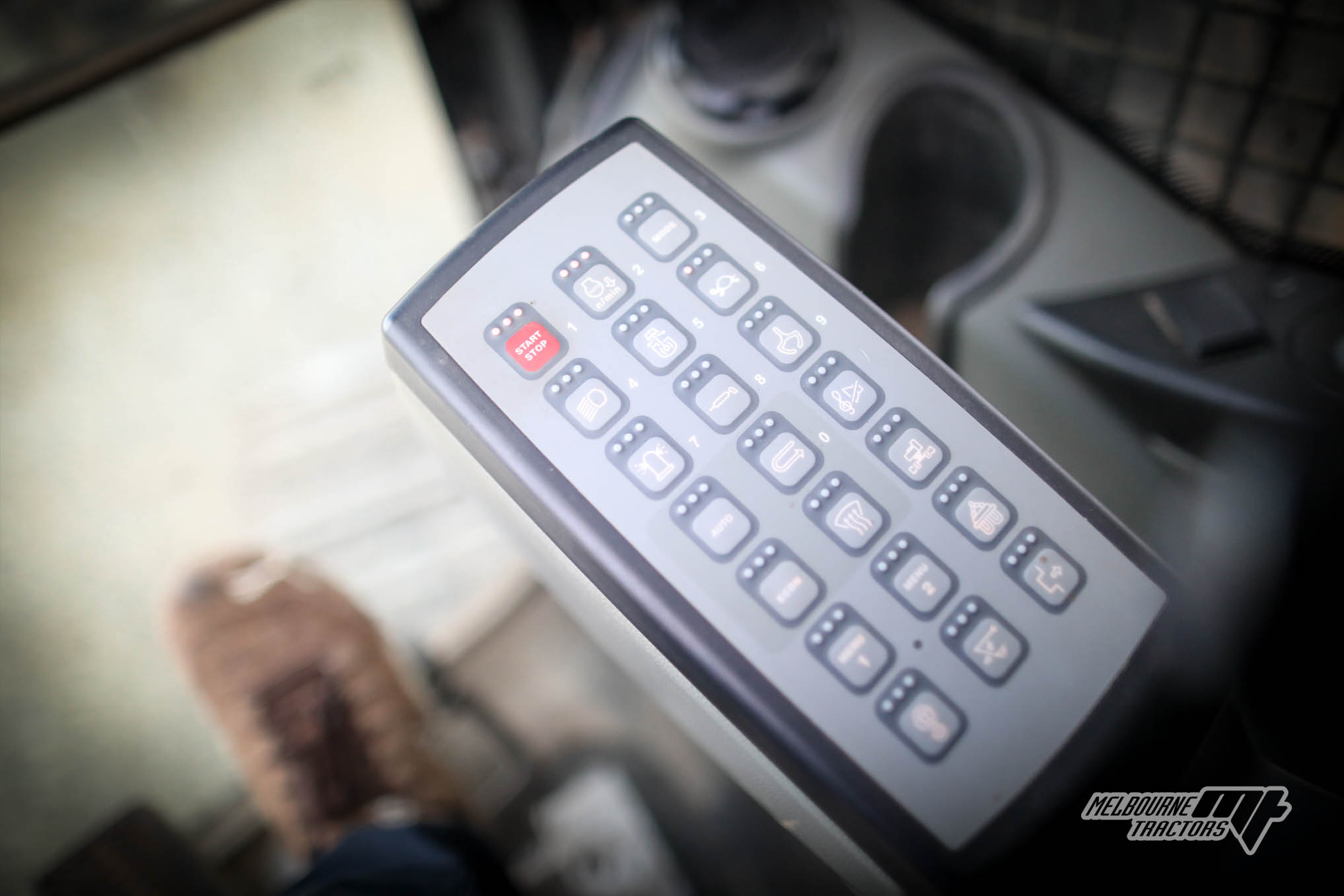 LIEBHERR R976HD EXCAVATOR image 8