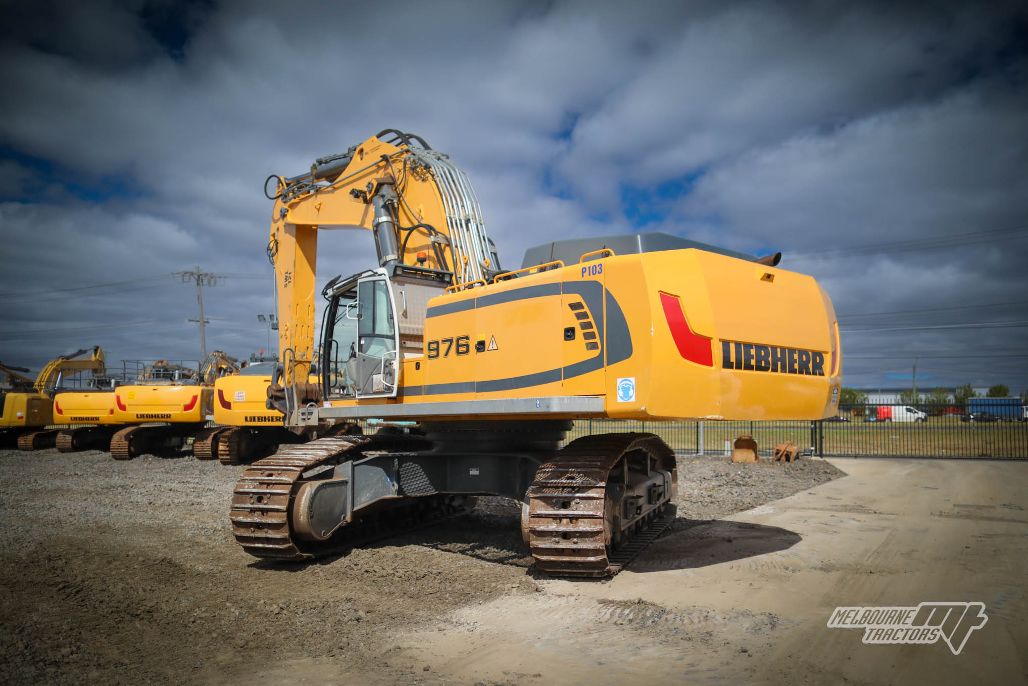 LIEBHERR R976HD EXCAVATOR image 10