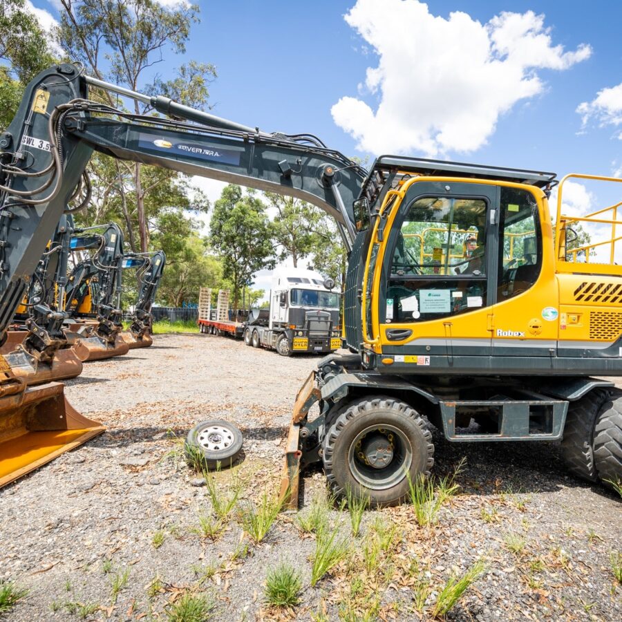 HYUNDAI R140W-9 EXCAVATOR