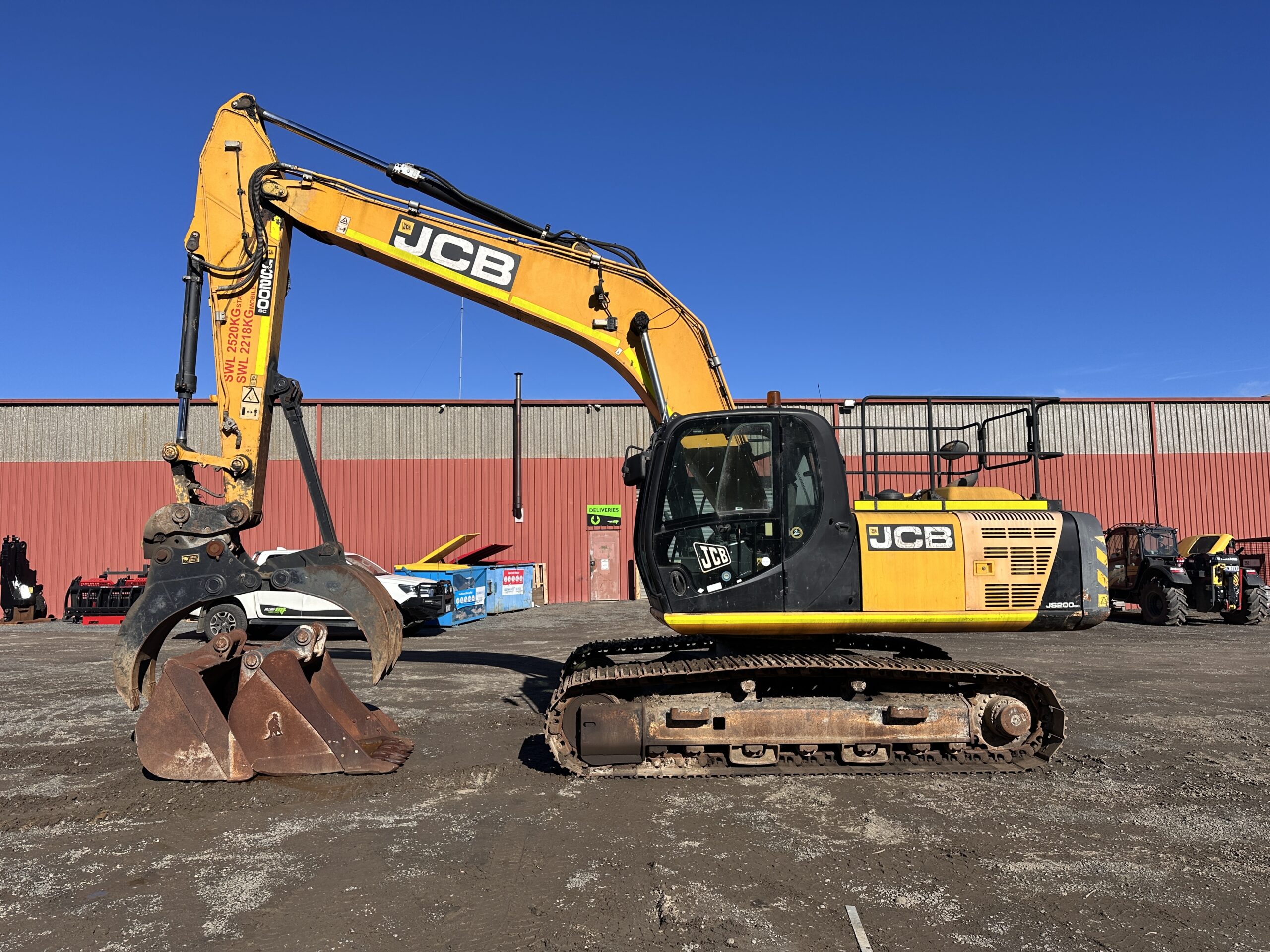 JCB JS200 EXCAVATOR image 2