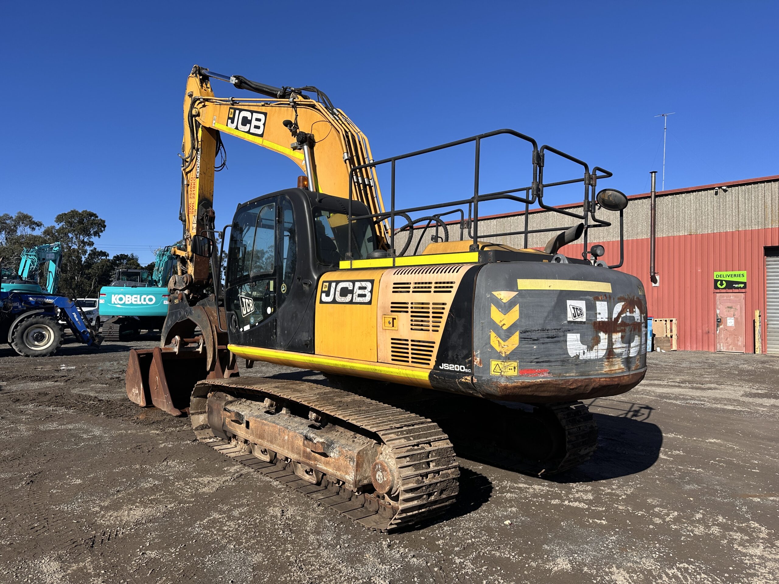 JCB JS200 EXCAVATOR image 3