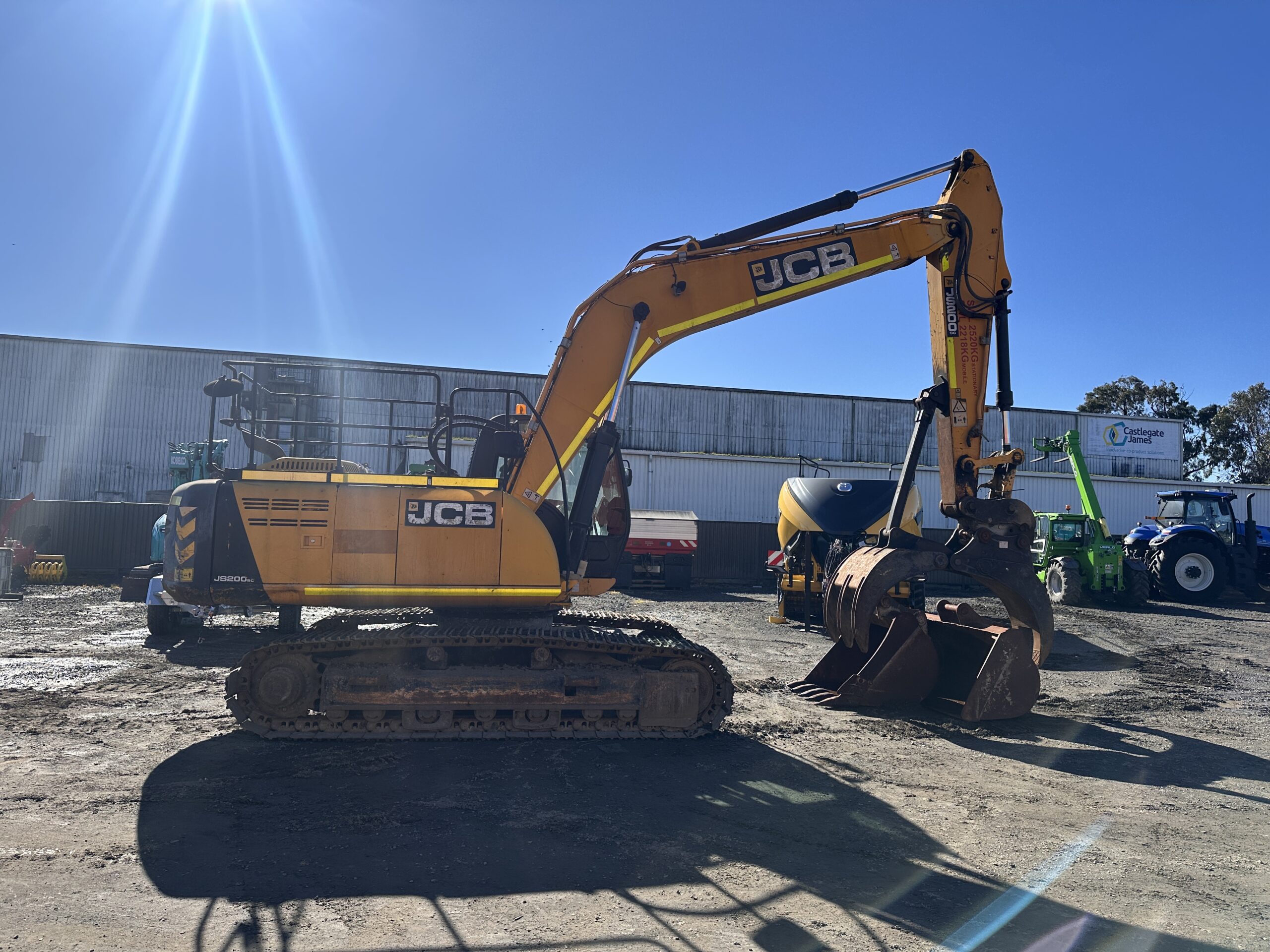JCB JS200 EXCAVATOR image 6