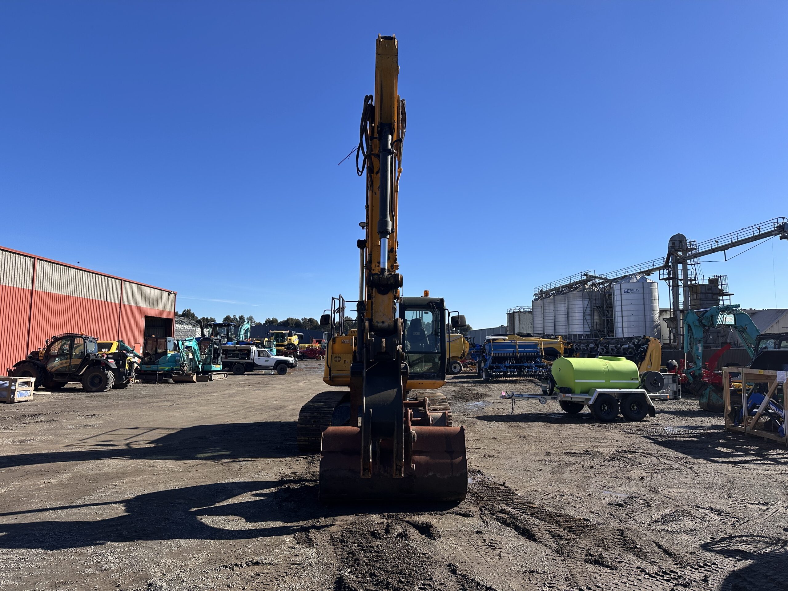 JCB JS200 EXCAVATOR image 8