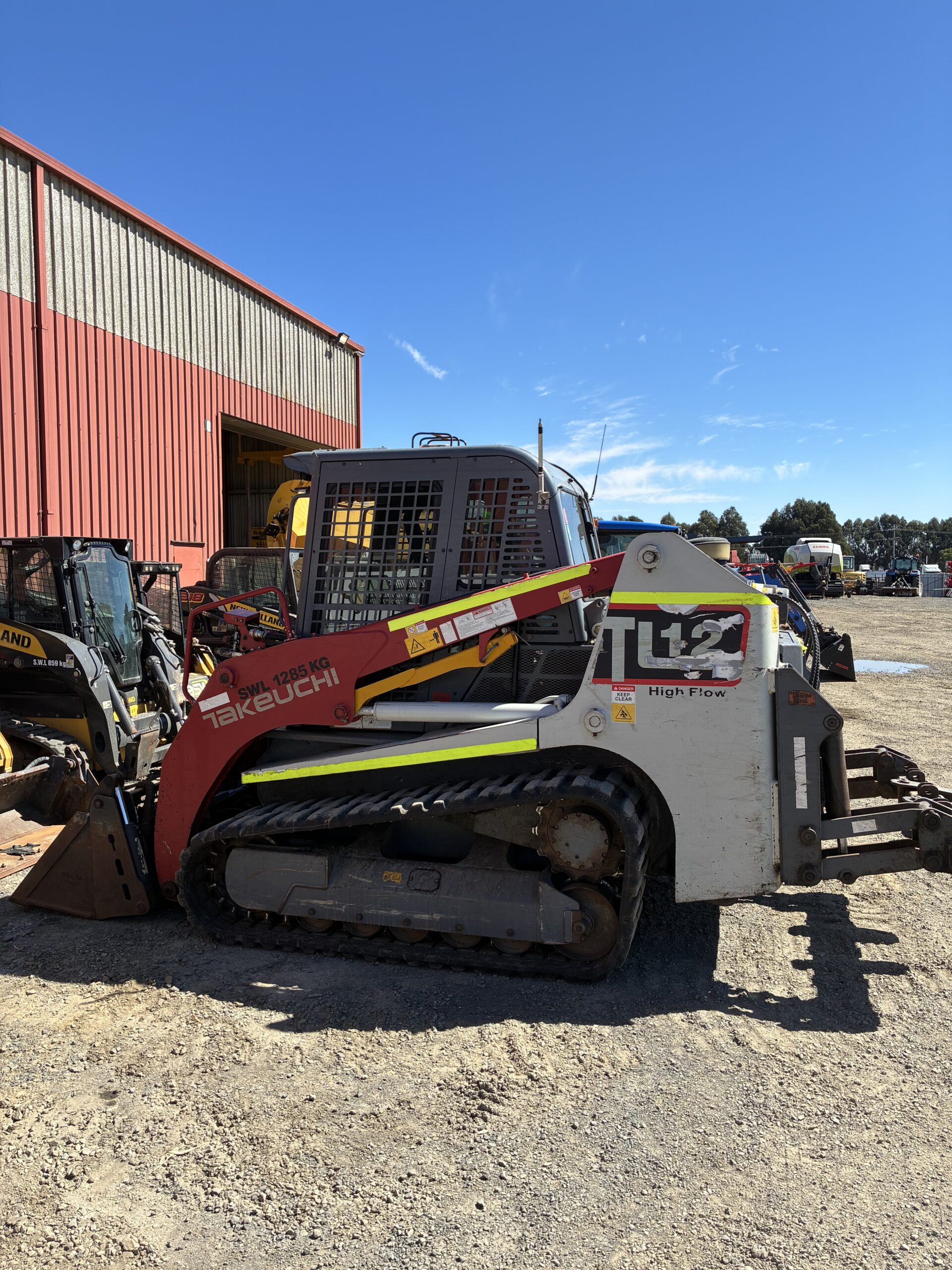 TAKEUCHI TL12 TRACK LOADER image 10