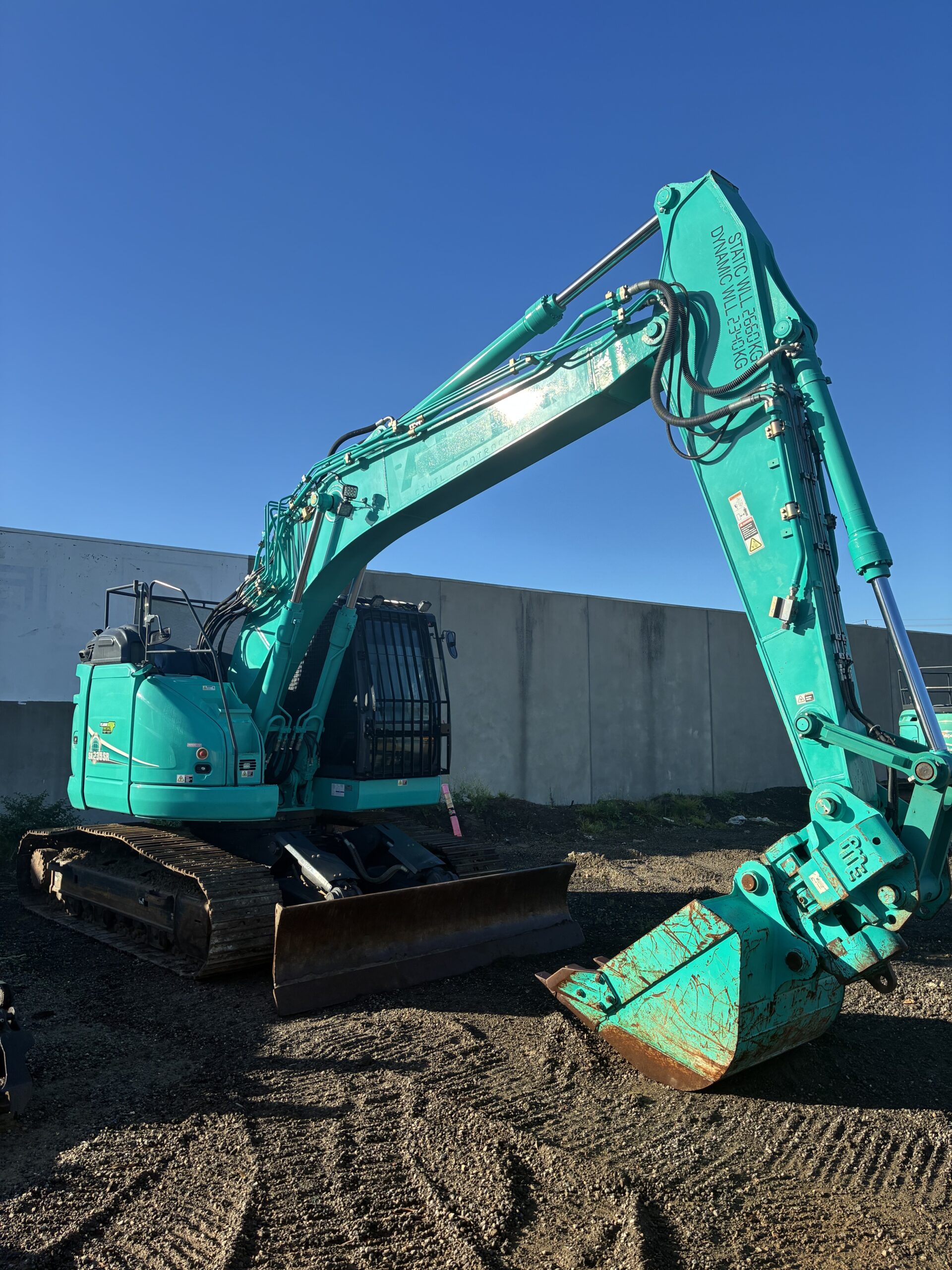 KOBELCO SK235SR-2 EXCAVATOR image 9