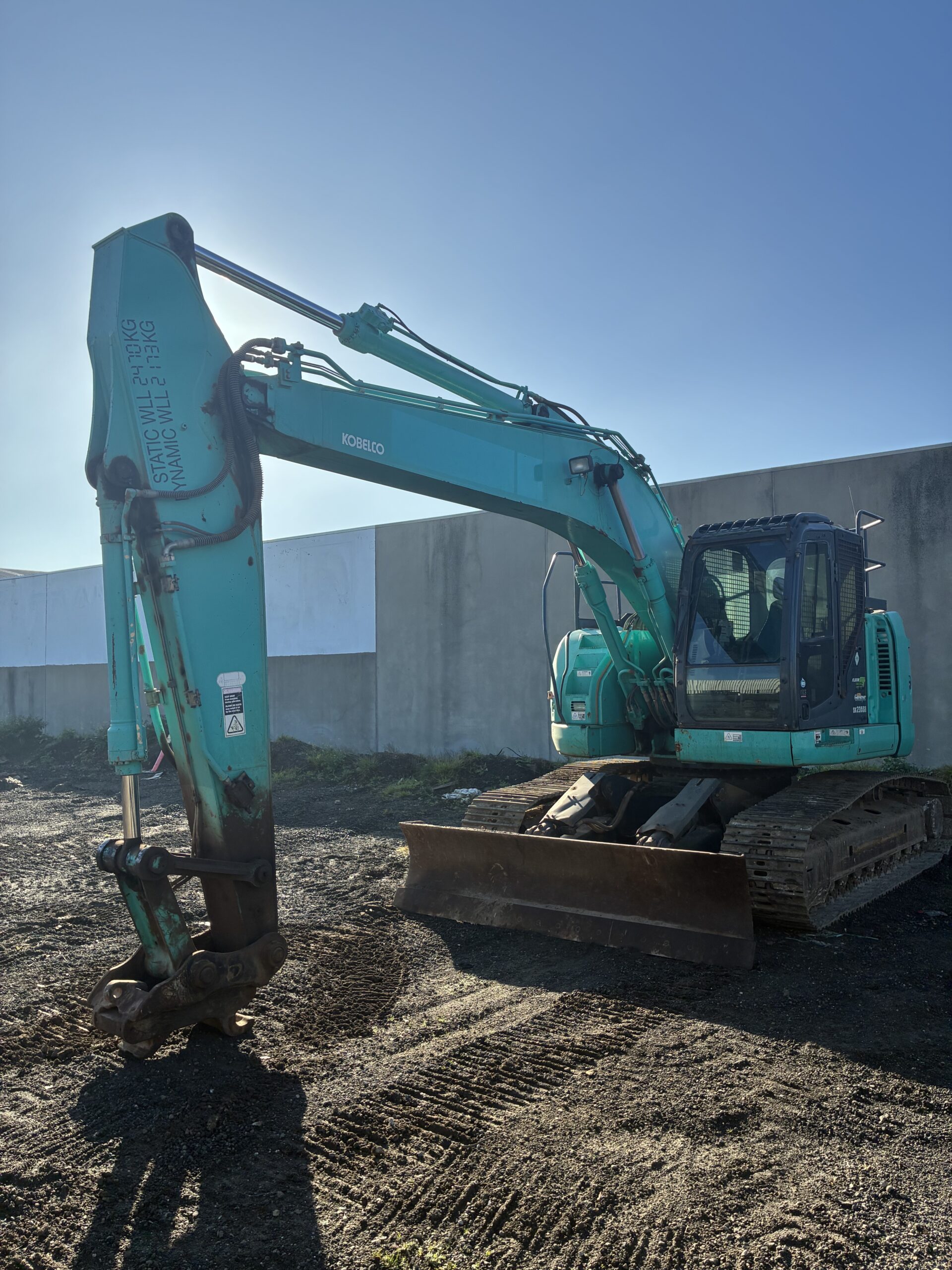 KOBELCO SK235SR-2 EXCAVATOR image 5