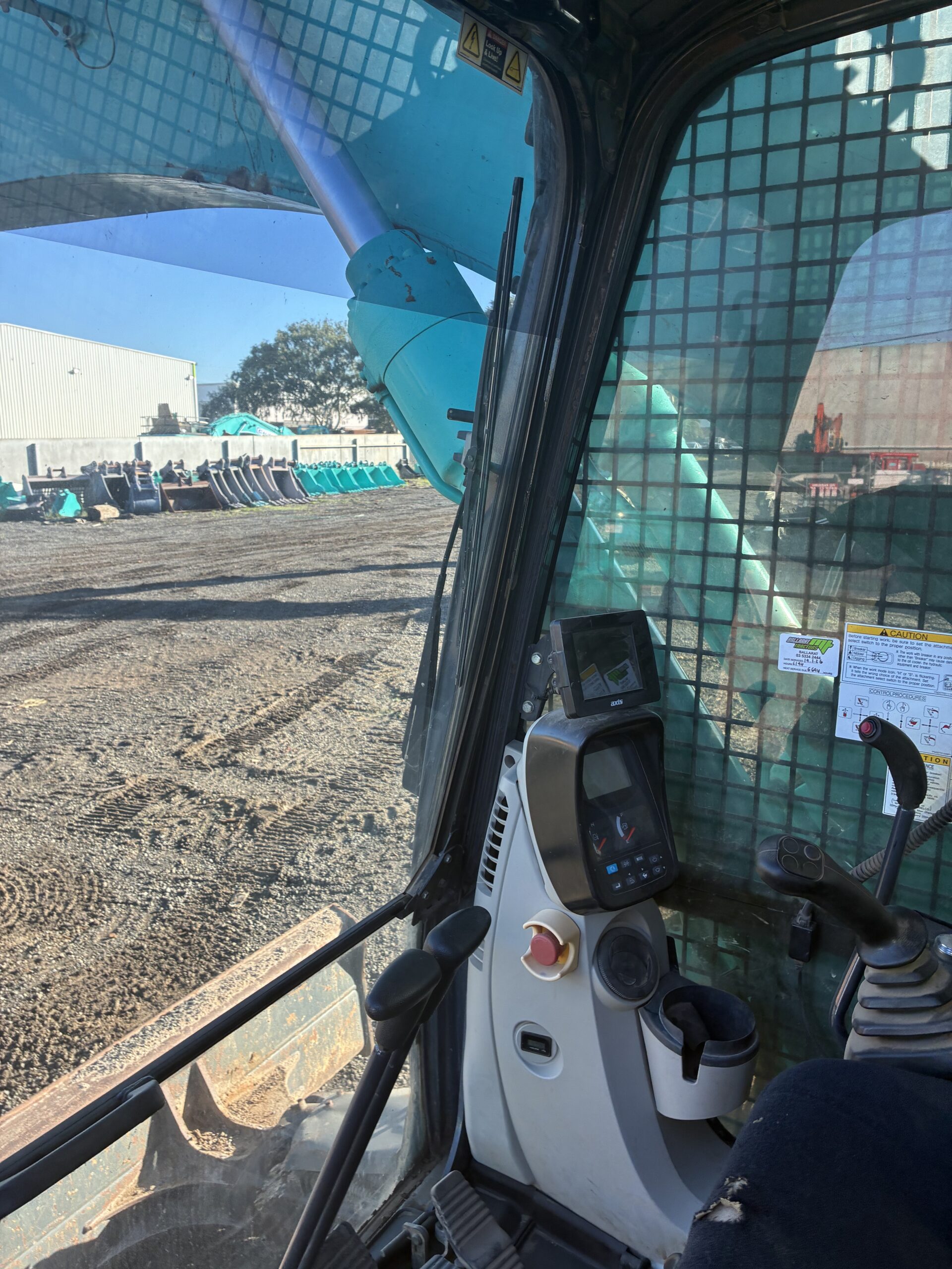 KOBELCO SK235SR-2 EXCAVATOR image 2