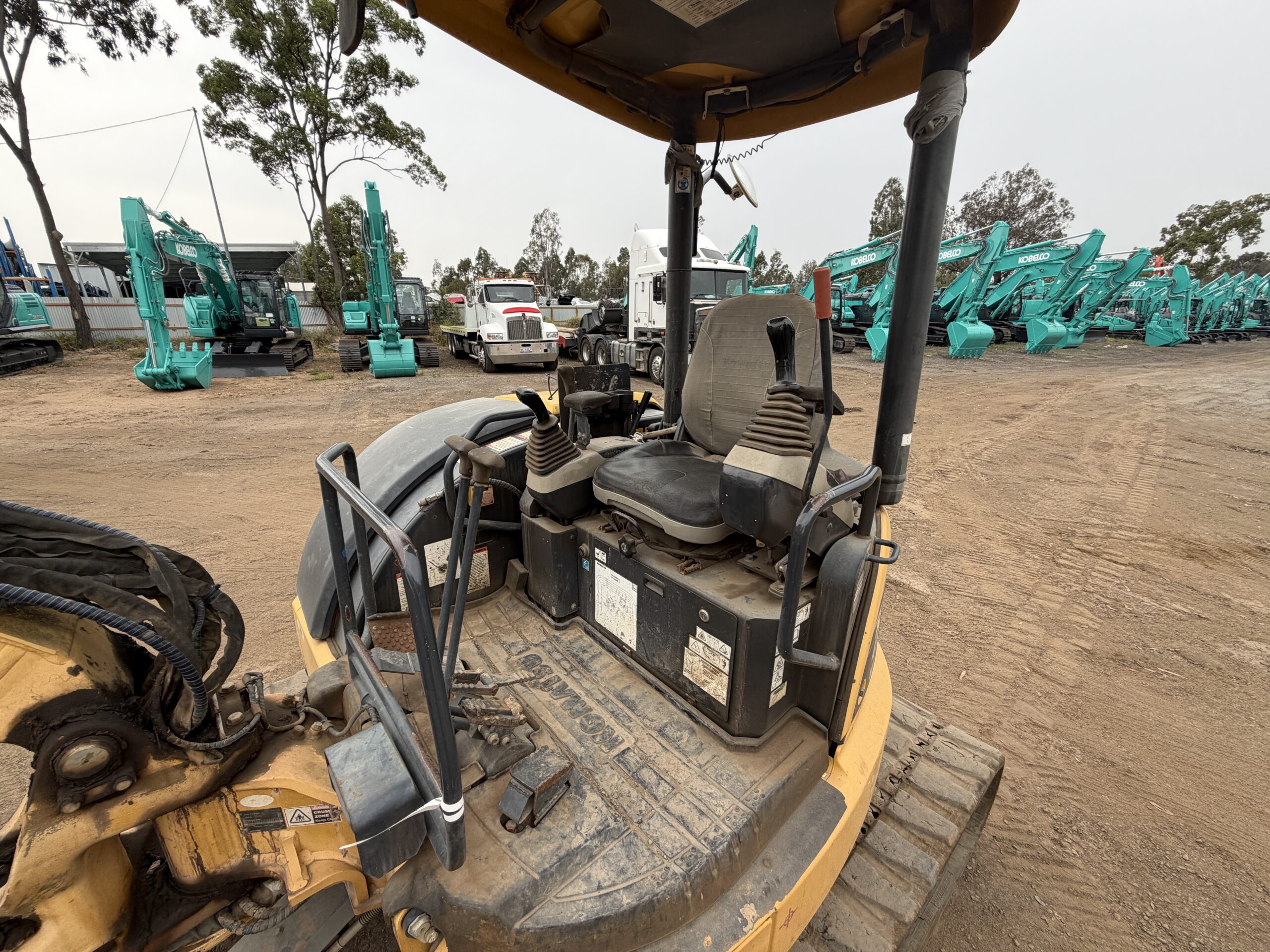 KOMATSU PC45MR-3 EXCAVATOR image 8