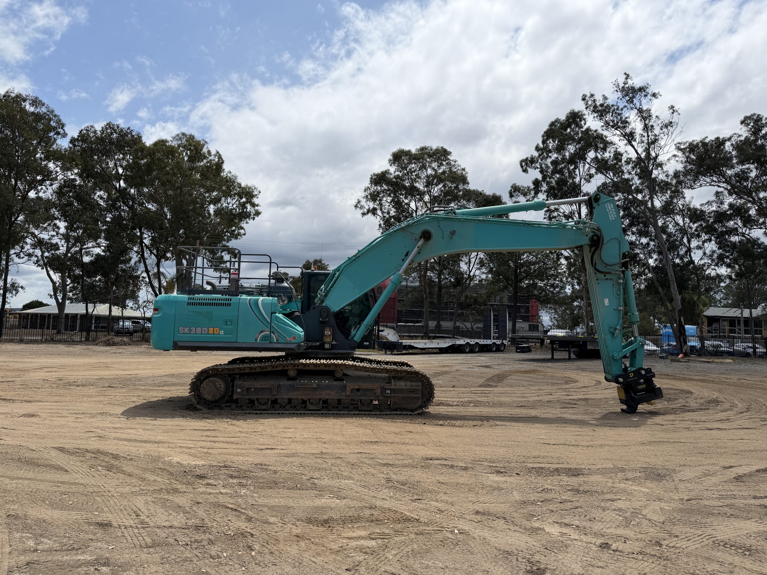 KOBELCO SK380XDLC-10 EXCAVATOR image 5