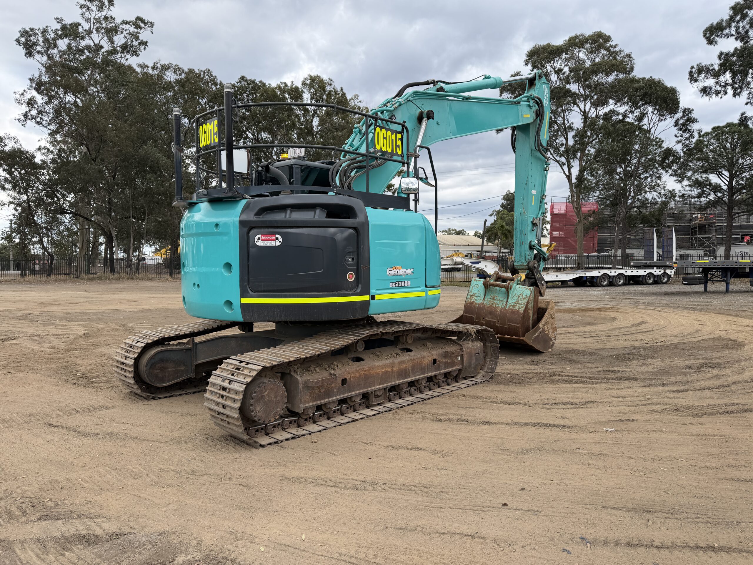 KOBELCO SK235SR-2 EXCAVATOR image 6