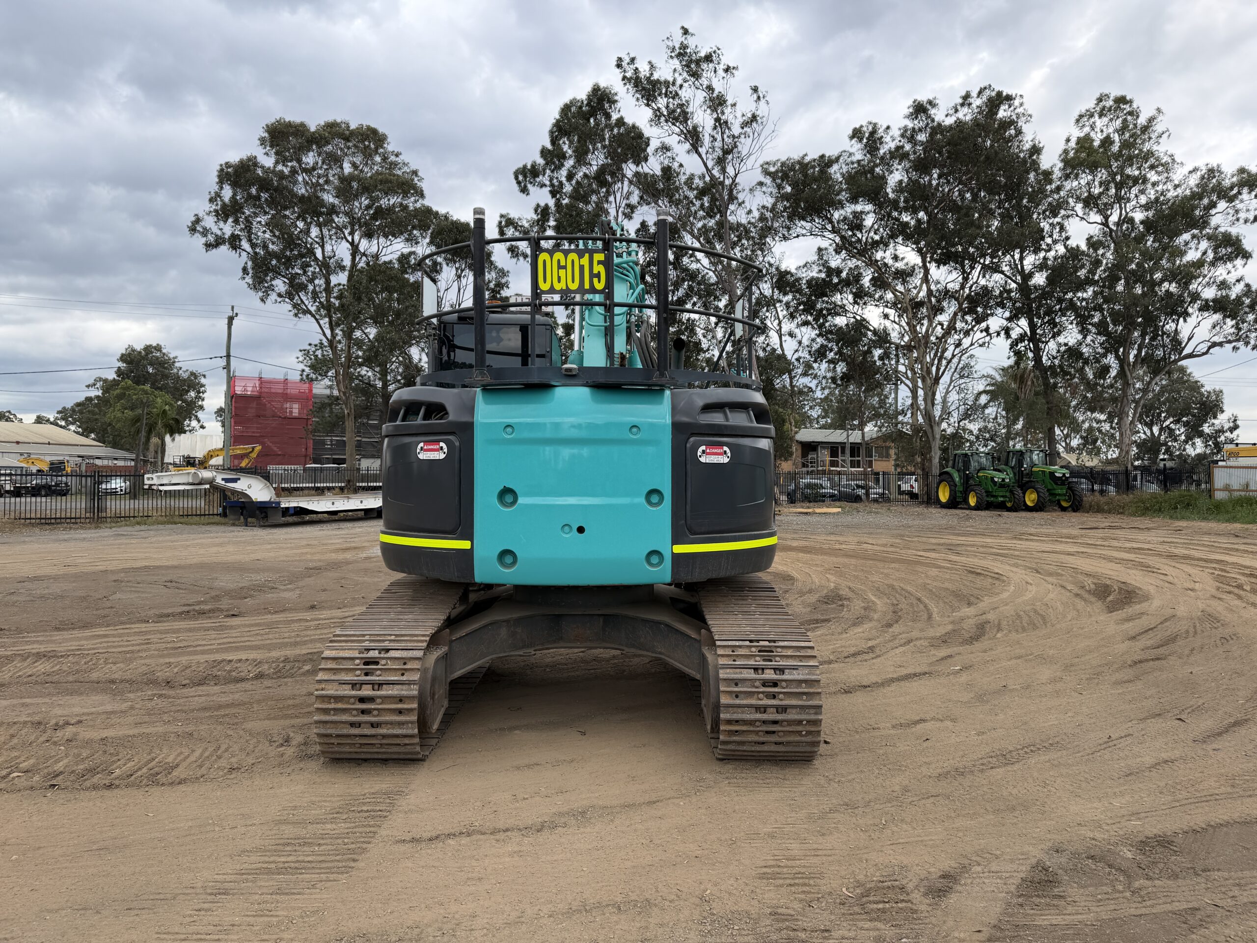 KOBELCO SK235SR-2 EXCAVATOR image 7