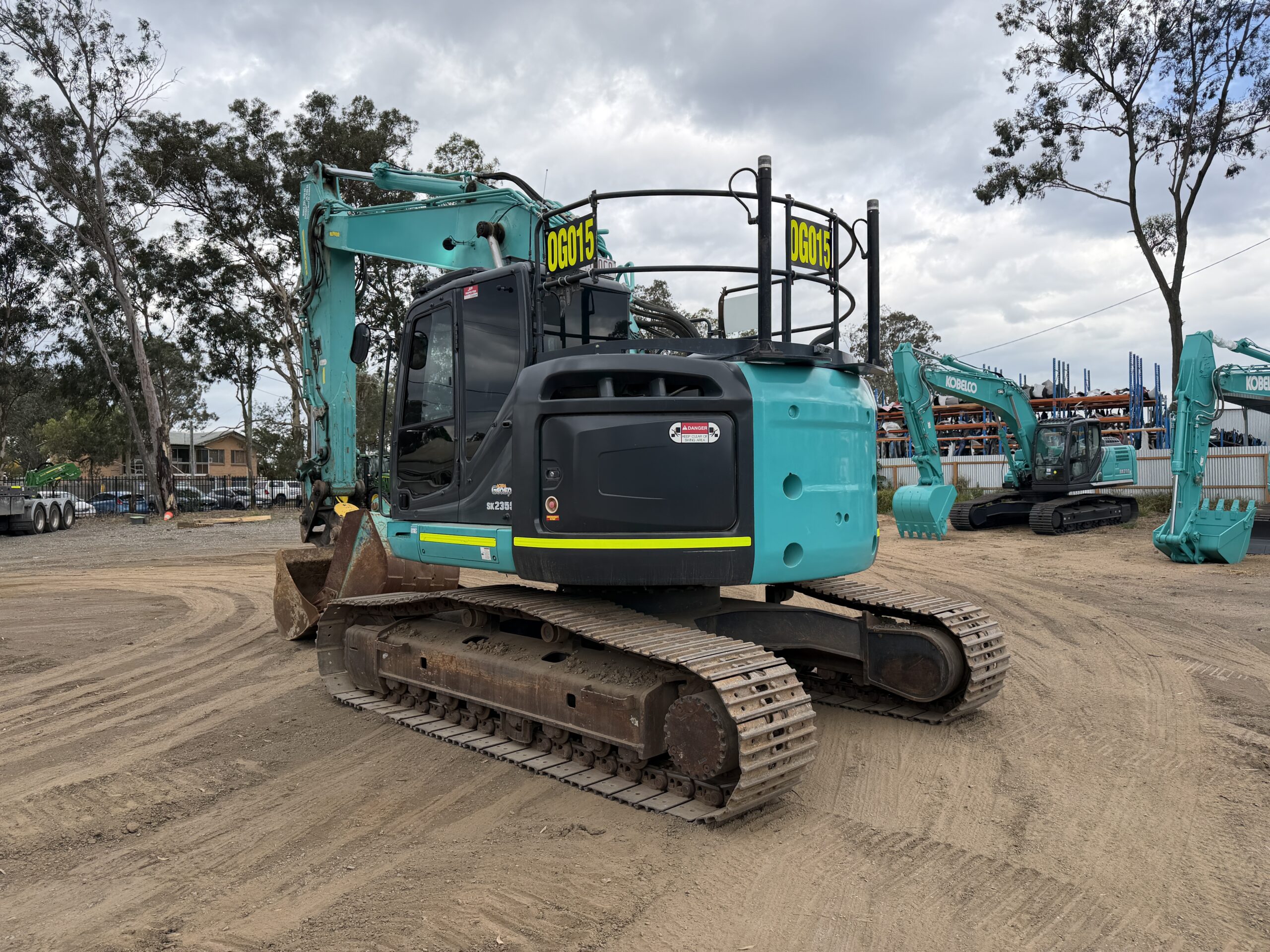 KOBELCO SK235SR-2 EXCAVATOR image 8